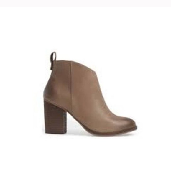 BP Lance Leather Block Heel Bootie - Picture 2 of 7